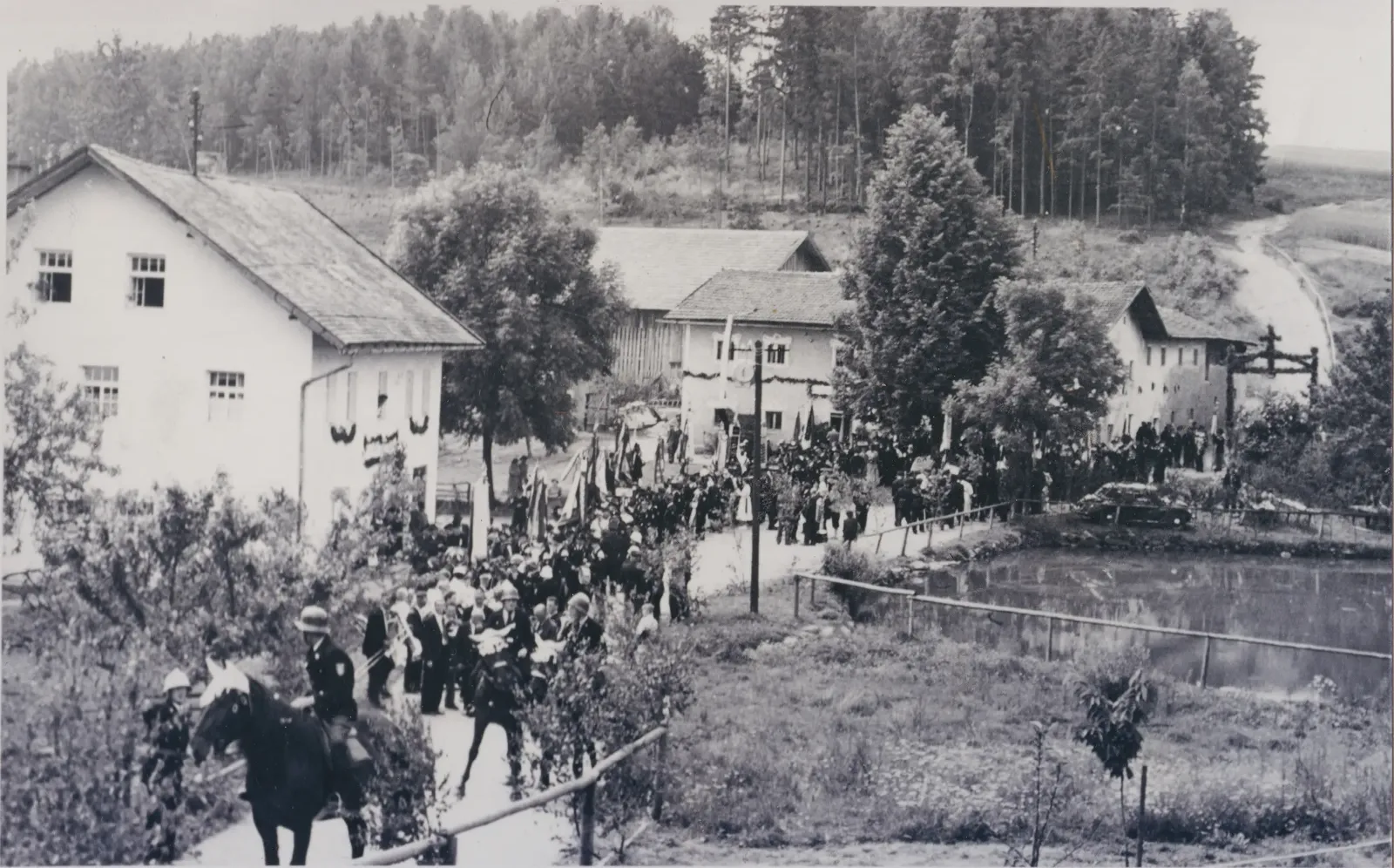 Festzug durch Harrling beim Gründungsfest 1955