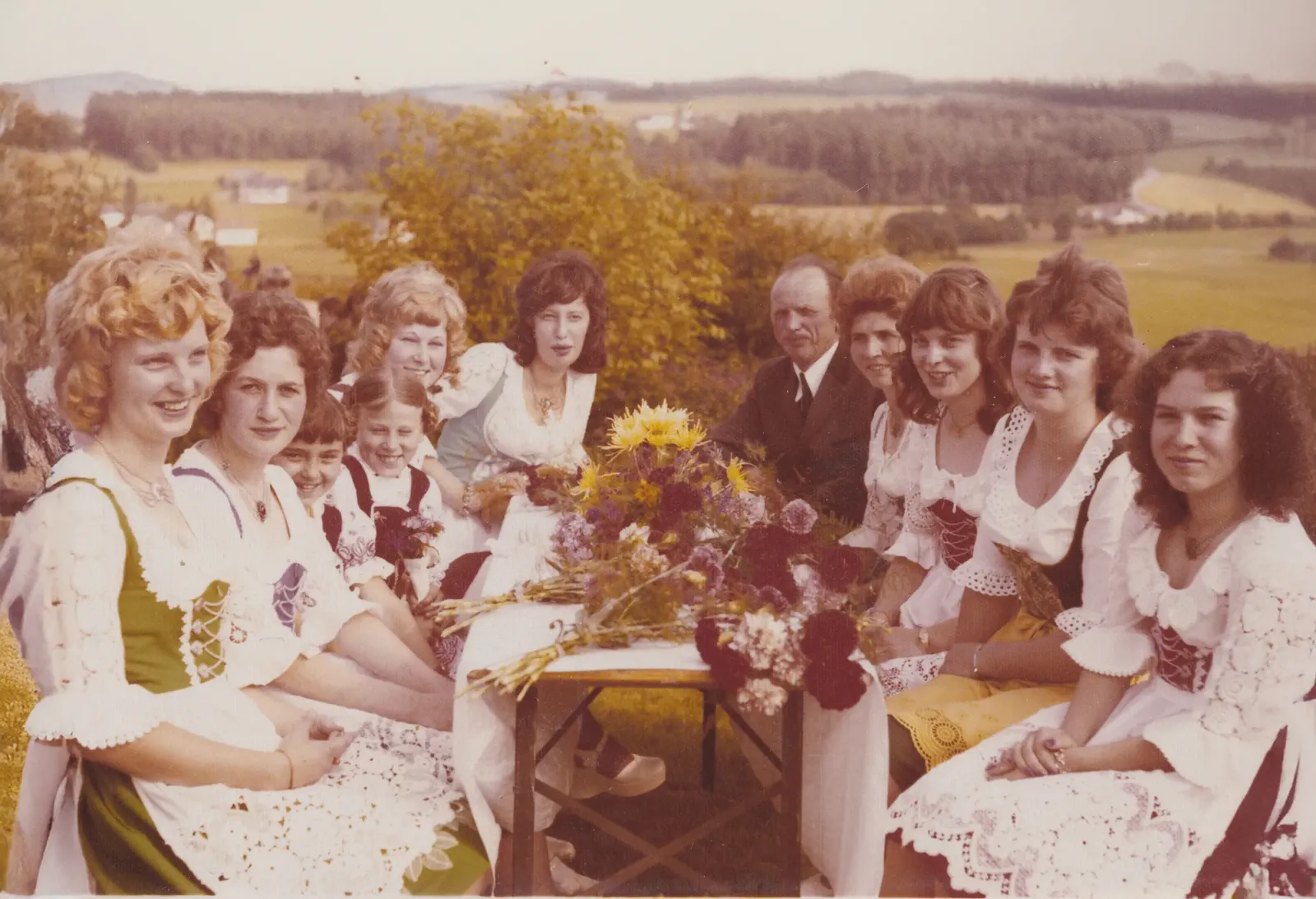 Festdamen beim 100-jährigen Gründungsfest 1975