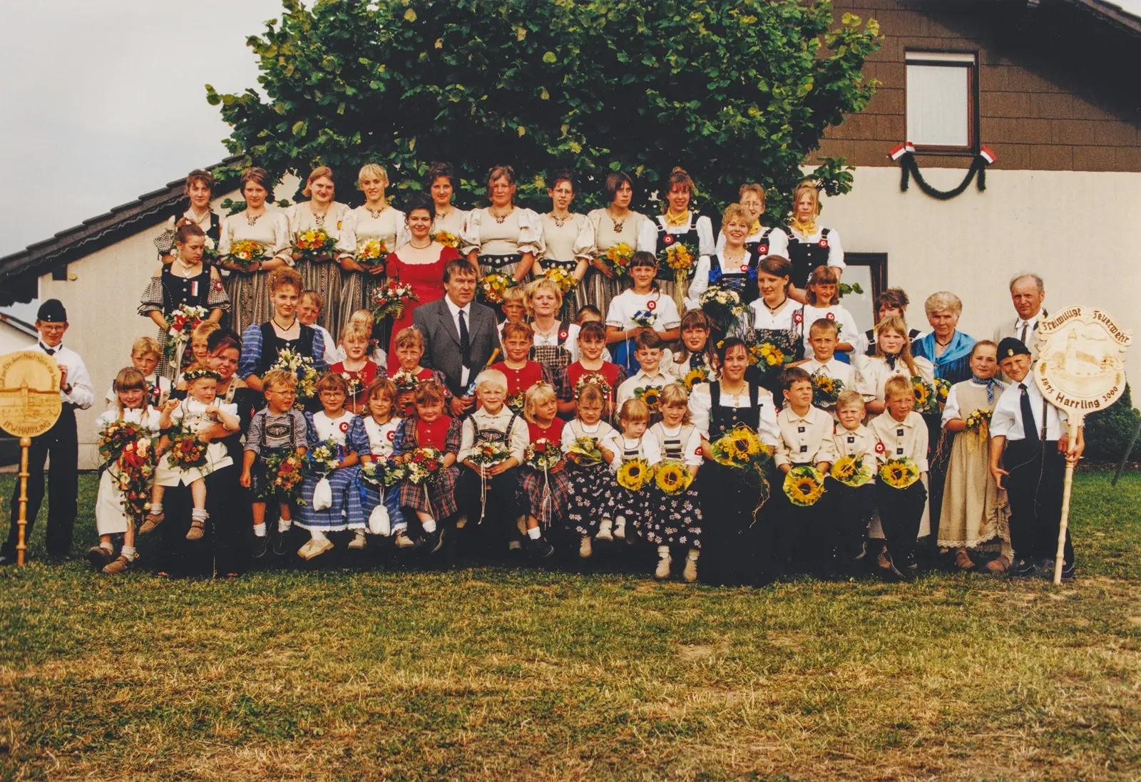 Festgefolge beim 125-jährigen Gründungsfest 2000