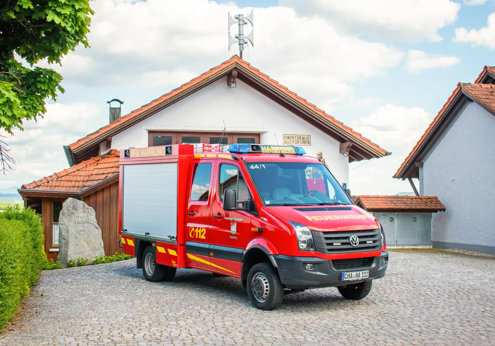Feuerwehrhaus Harrling mit dem TSF 44/1